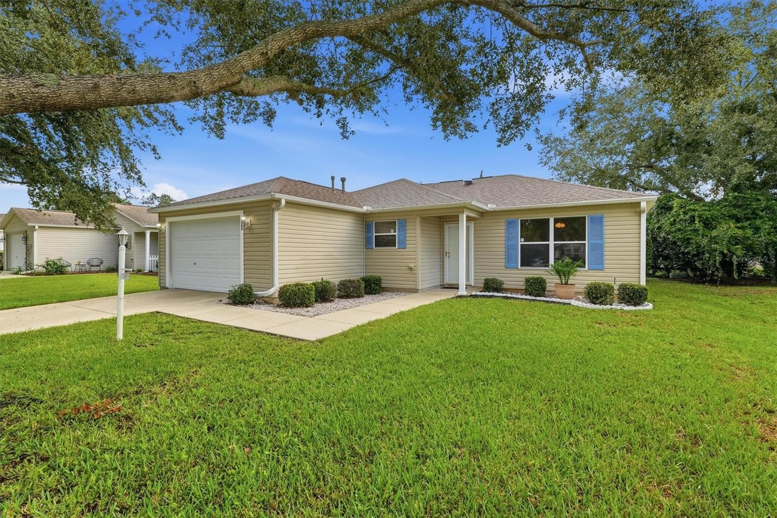 Front exterior:3565 Idlewood Loop exterior – Corpus Christi model home in Village of Summerhill, The Villages FL 32162 - 3565 IDLEWOOD LOOP, THE VILLAGES
