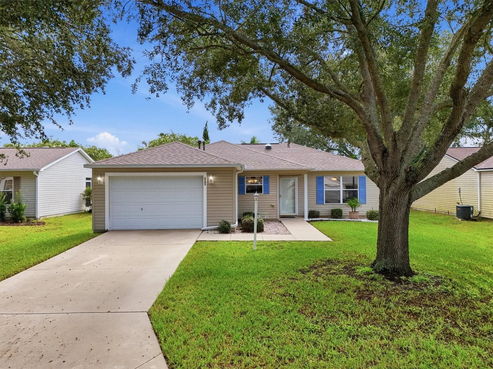 Front exterior:3565 Idlewood Loop exterior – Corpus Christi model home in Village of Summerhill, The Villages FL 32162 - 3565 IDLEWOOD LOOP, THE VILLAGES