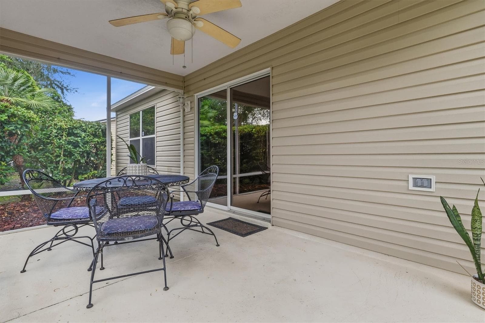 Lanai: "Private east-facing screened lanai for morning coffee and evening entertaining" - 3565 IDLEWOOD LOOP, THE VILLAGES