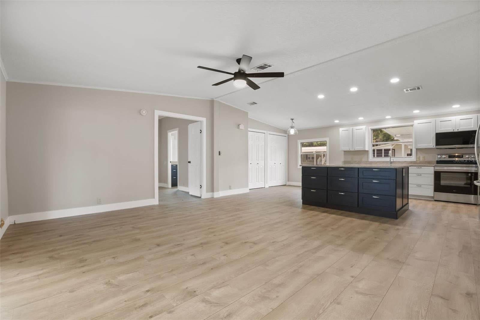 Open Floorplan: Great for Entertaining - 3928 N CITRUS CIR #691, ZELLWOOD