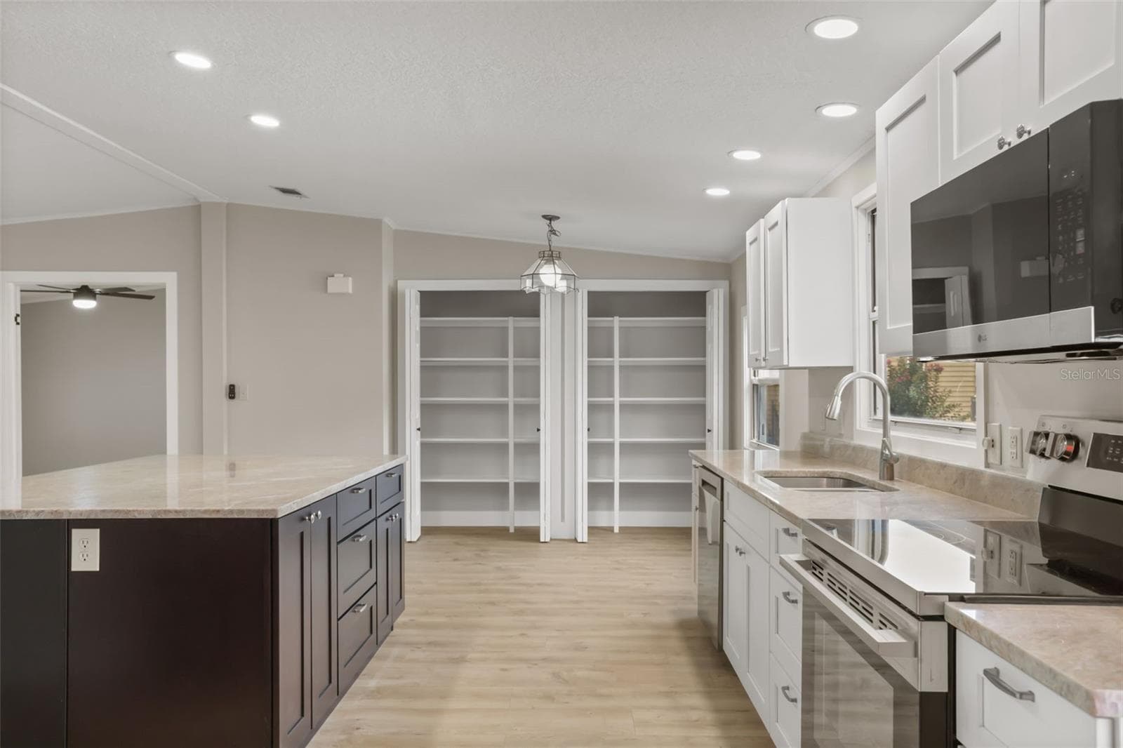NEW LG SS APPLIANCES - 3928 N CITRUS CIR #691, ZELLWOOD