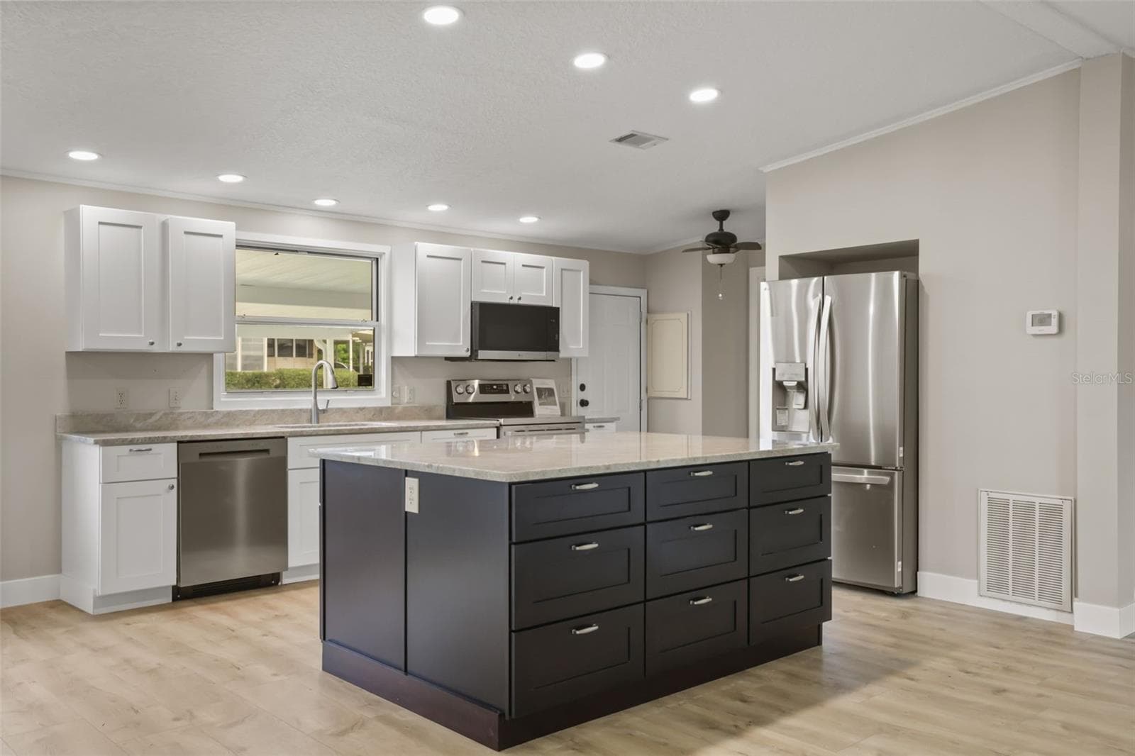 Refrigerator recessed for Optimal Kitchen Space - 3928 N CITRUS CIR #691, ZELLWOOD