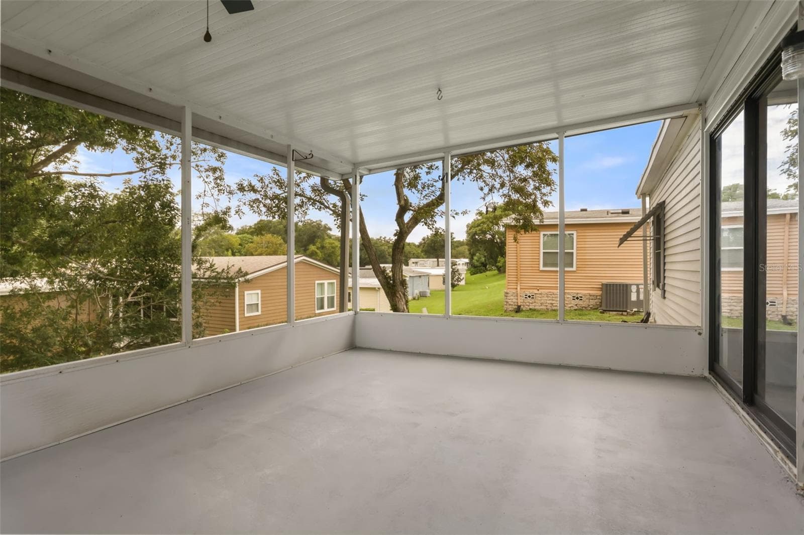 22x 11.5 Elevated Concrete Screened Porch - 3928 N CITRUS CIR #691, ZELLWOOD
