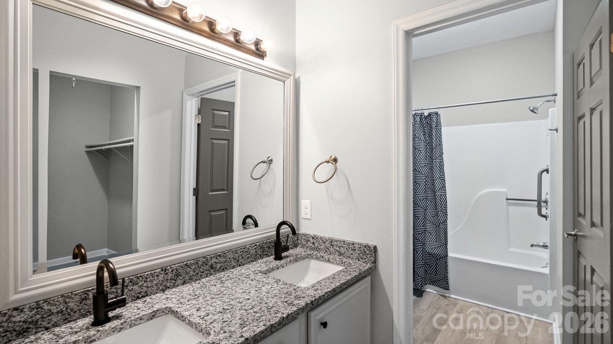 Dual sinks - 19942 Oak Leaf Circle, Cornelius