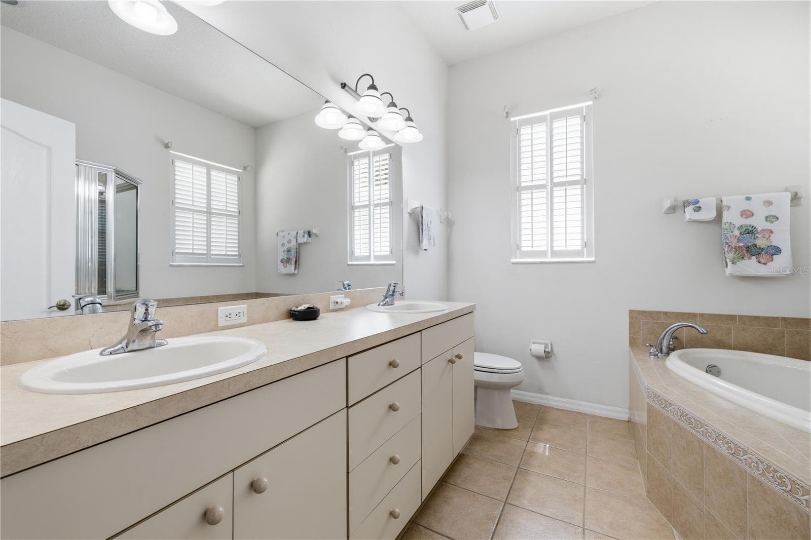 Single Family Residence at 11501 BLOOMINGTON CT, NEW PORT RICHEY, photo 19 of 53