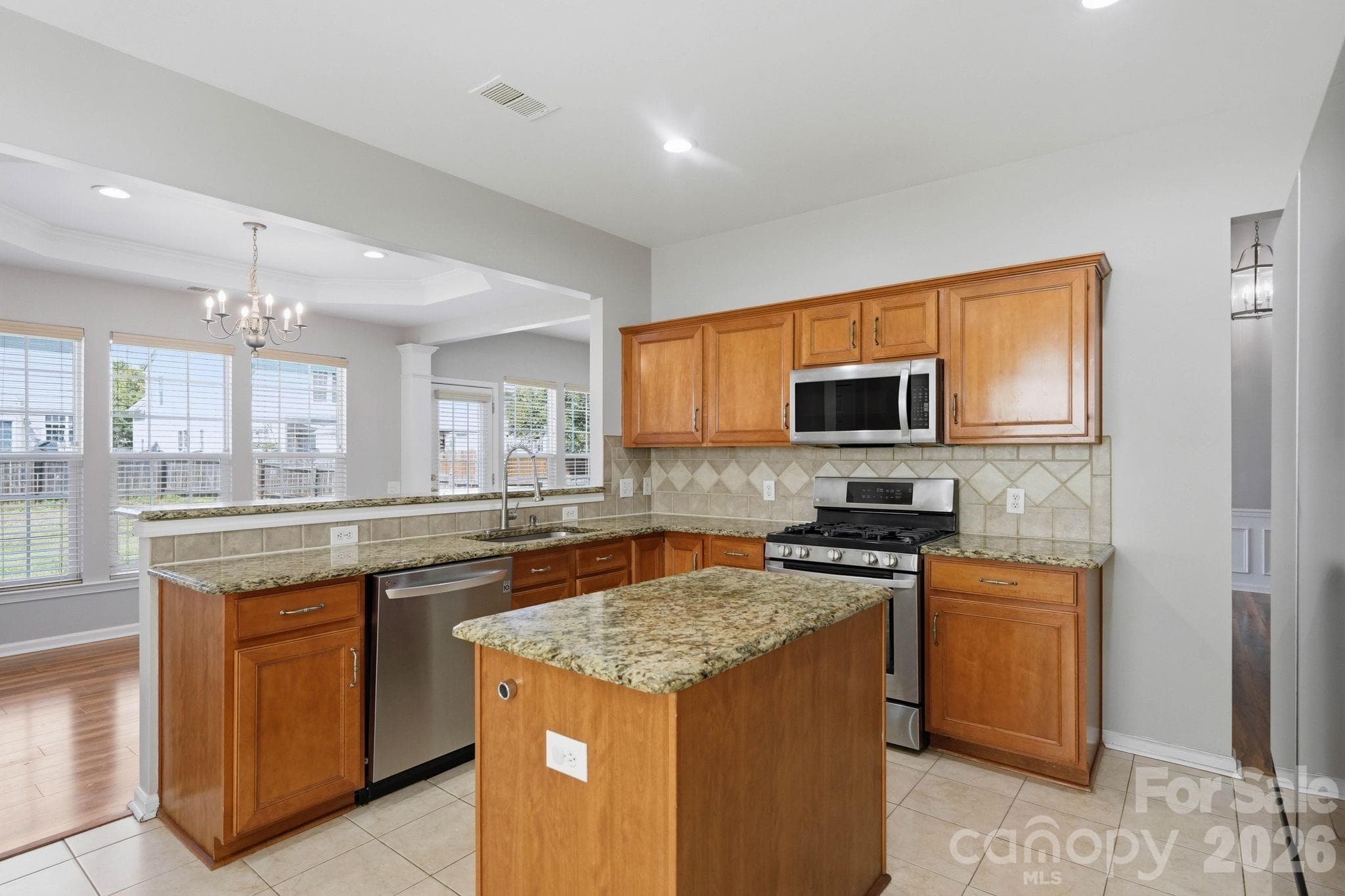 Single Family Residence at 11239 Cypress View Drive, Charlotte, photo 4 of 27