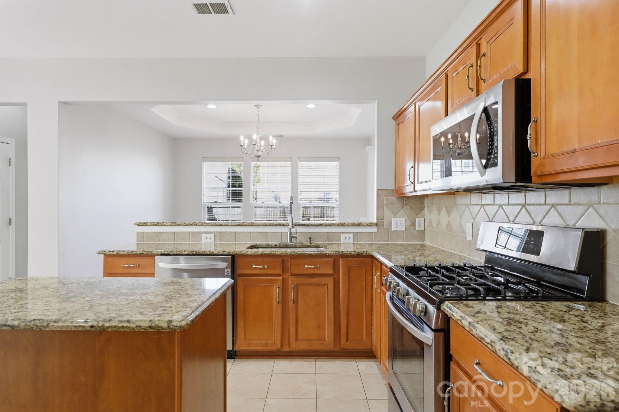 Single Family Residence at 11239 Cypress View Drive, Charlotte, photo 5 of 27