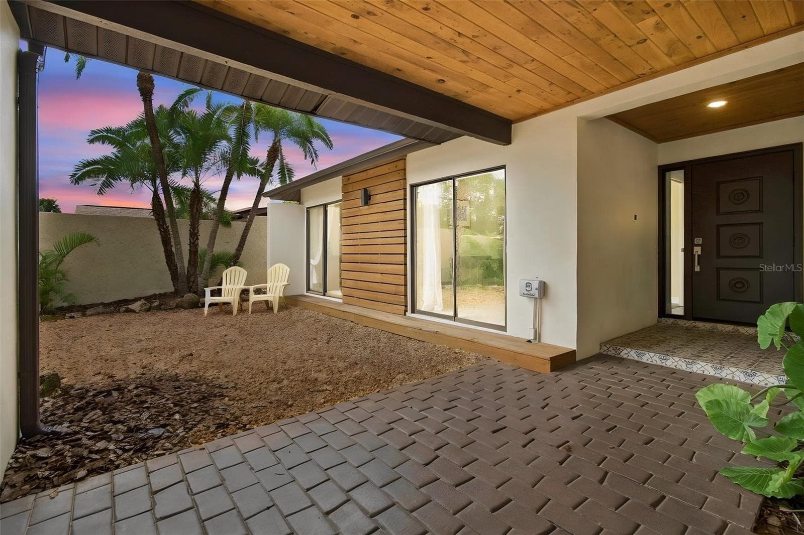 Single Family Residence at 5005 PALOMA DR, TAMPA, photo 3 of 89