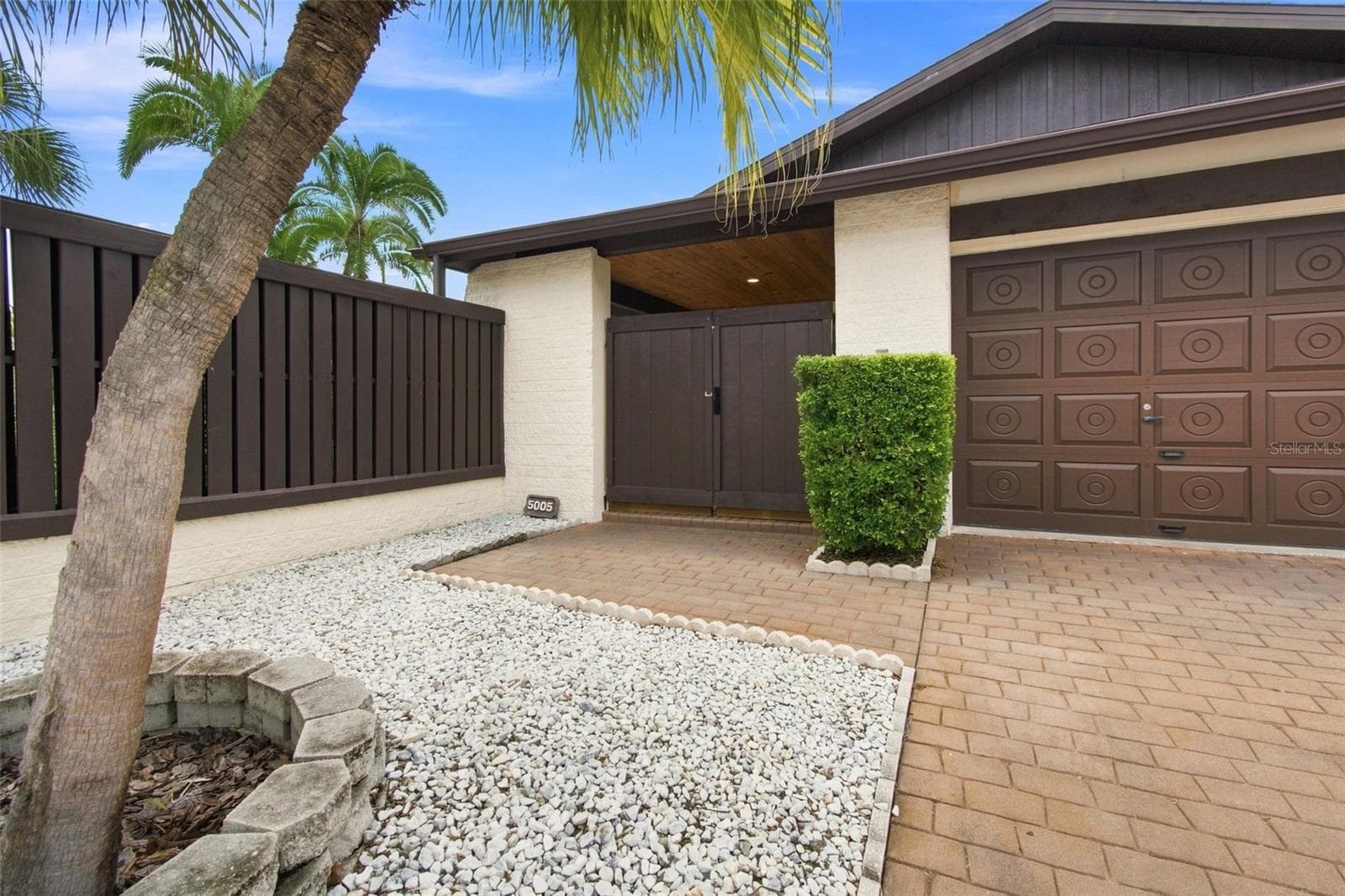 Single Family Residence at 5005 PALOMA DR, TAMPA, photo 6 of 89