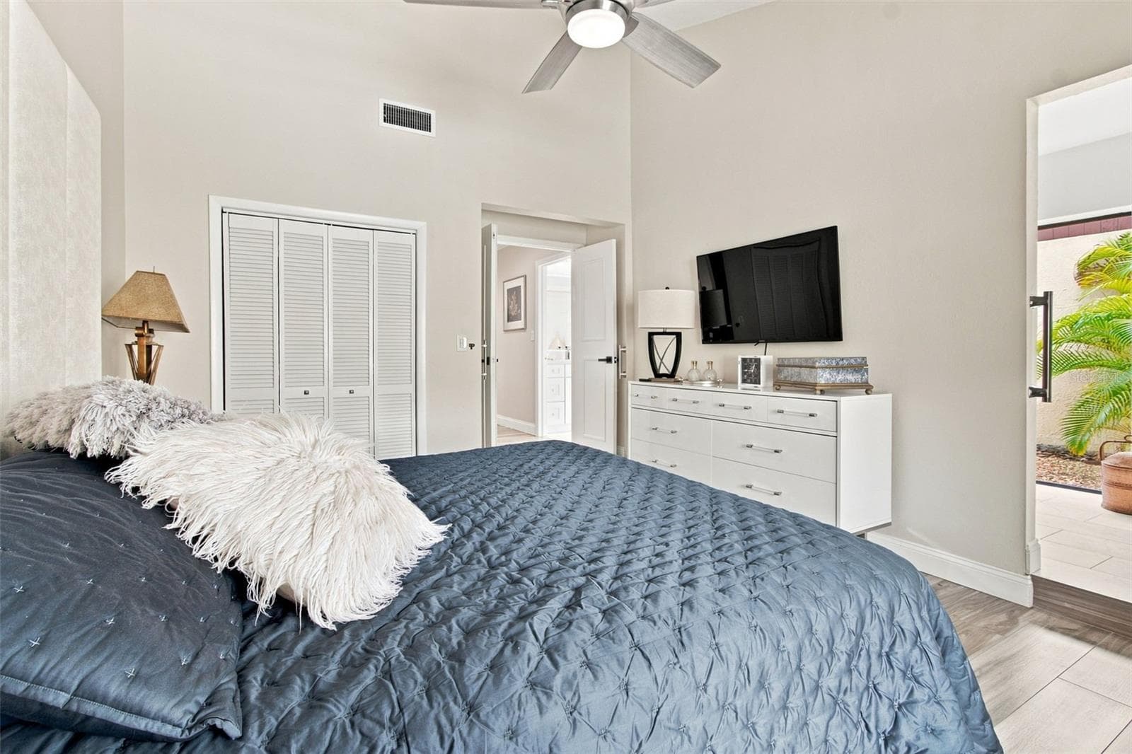 Single Family Residence at 5005 PALOMA DR, TAMPA, photo 41 of 89