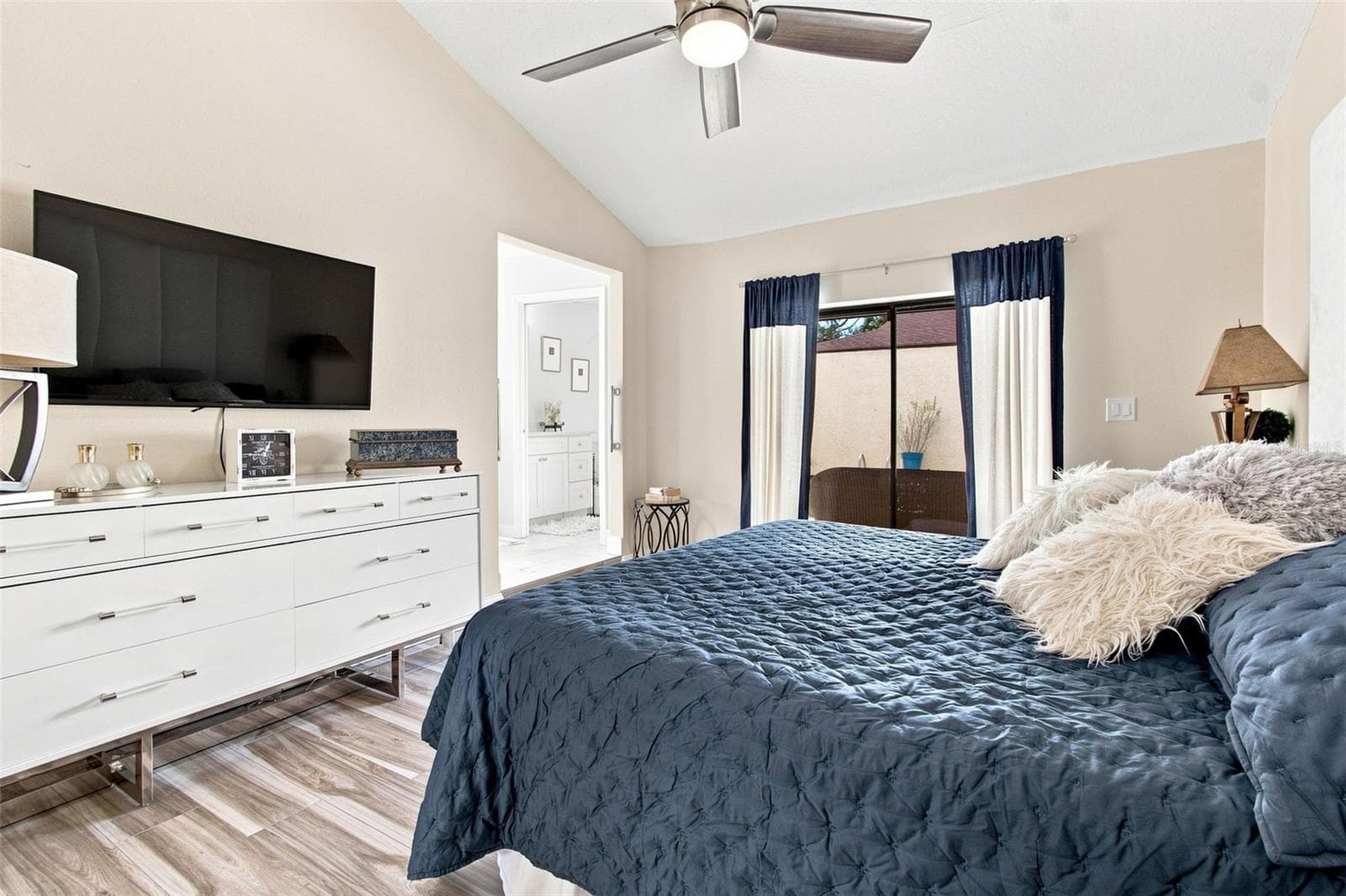 Single Family Residence at 5005 PALOMA DR, TAMPA, photo 42 of 89