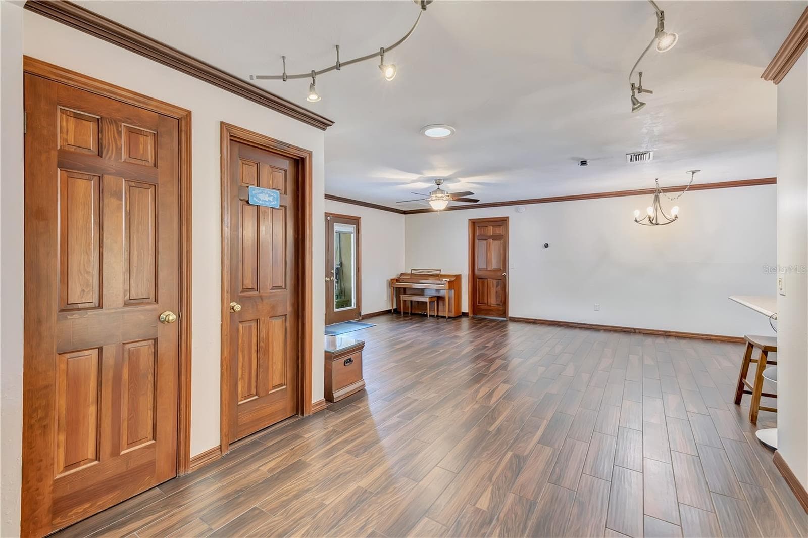 Single Family Residence at 6605 CITRUS VALLEY DR, BELLE ISLE, photo 8 of 49