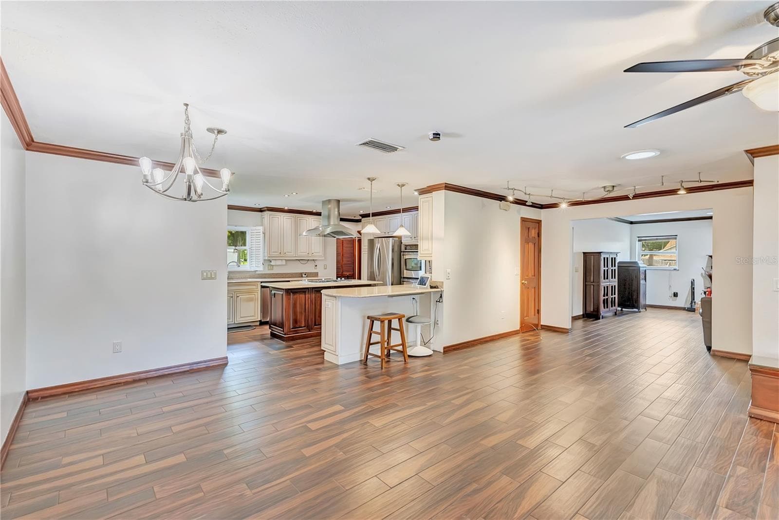 Single Family Residence at 6605 CITRUS VALLEY DR, BELLE ISLE, photo 11 of 49