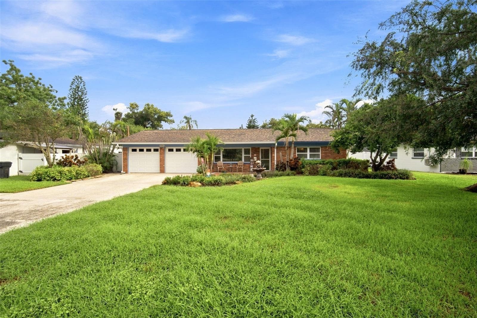 Single Family Residence at 526 S LARRY CIR, BRANDON, photo 2 of 46