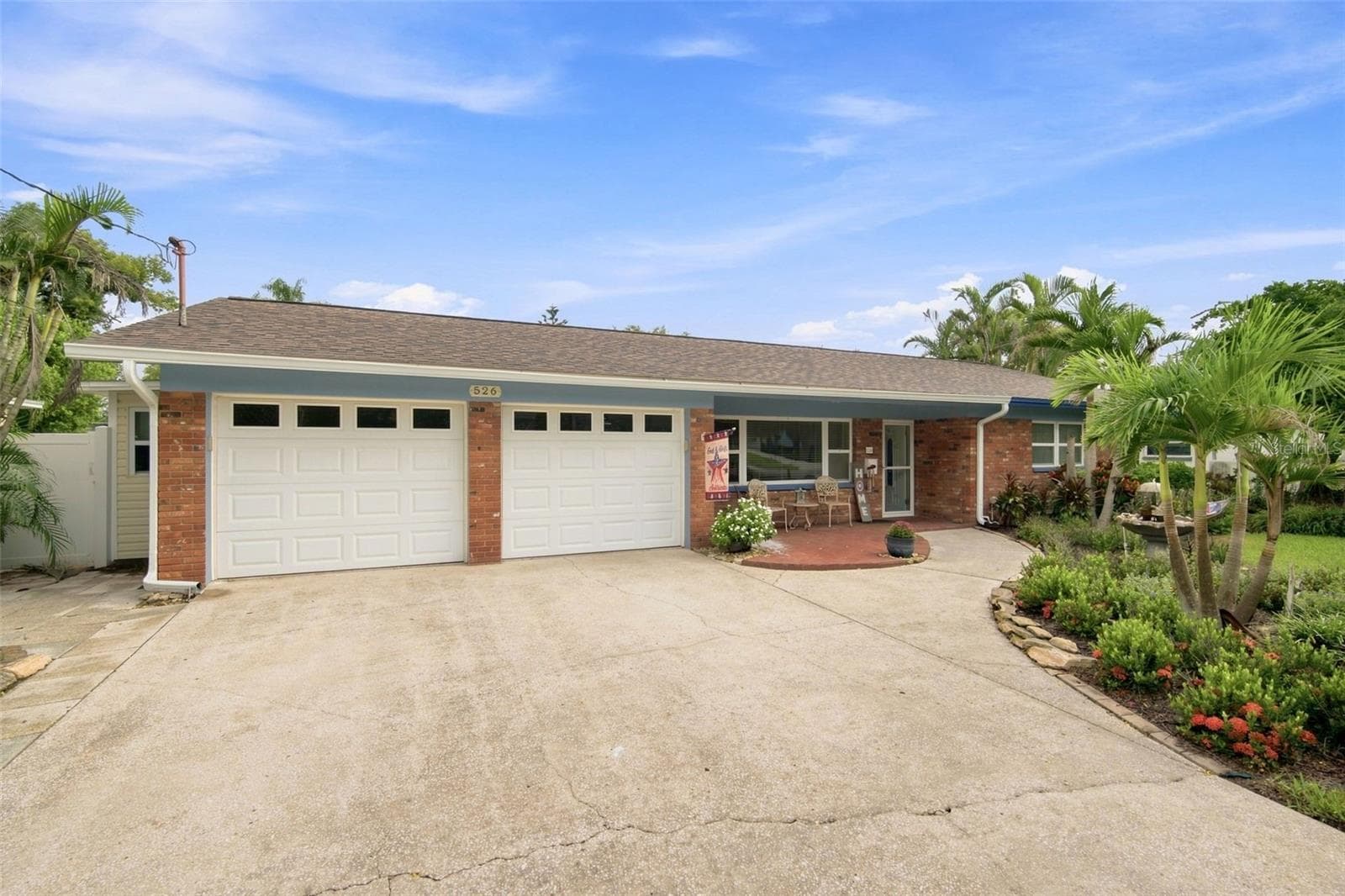 Single Family Residence at 526 S LARRY CIR, BRANDON, photo 3 of 46
