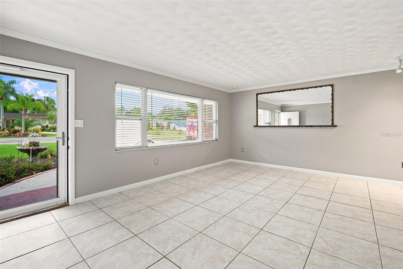 Single Family Residence at 526 S LARRY CIR, BRANDON, photo 5 of 46