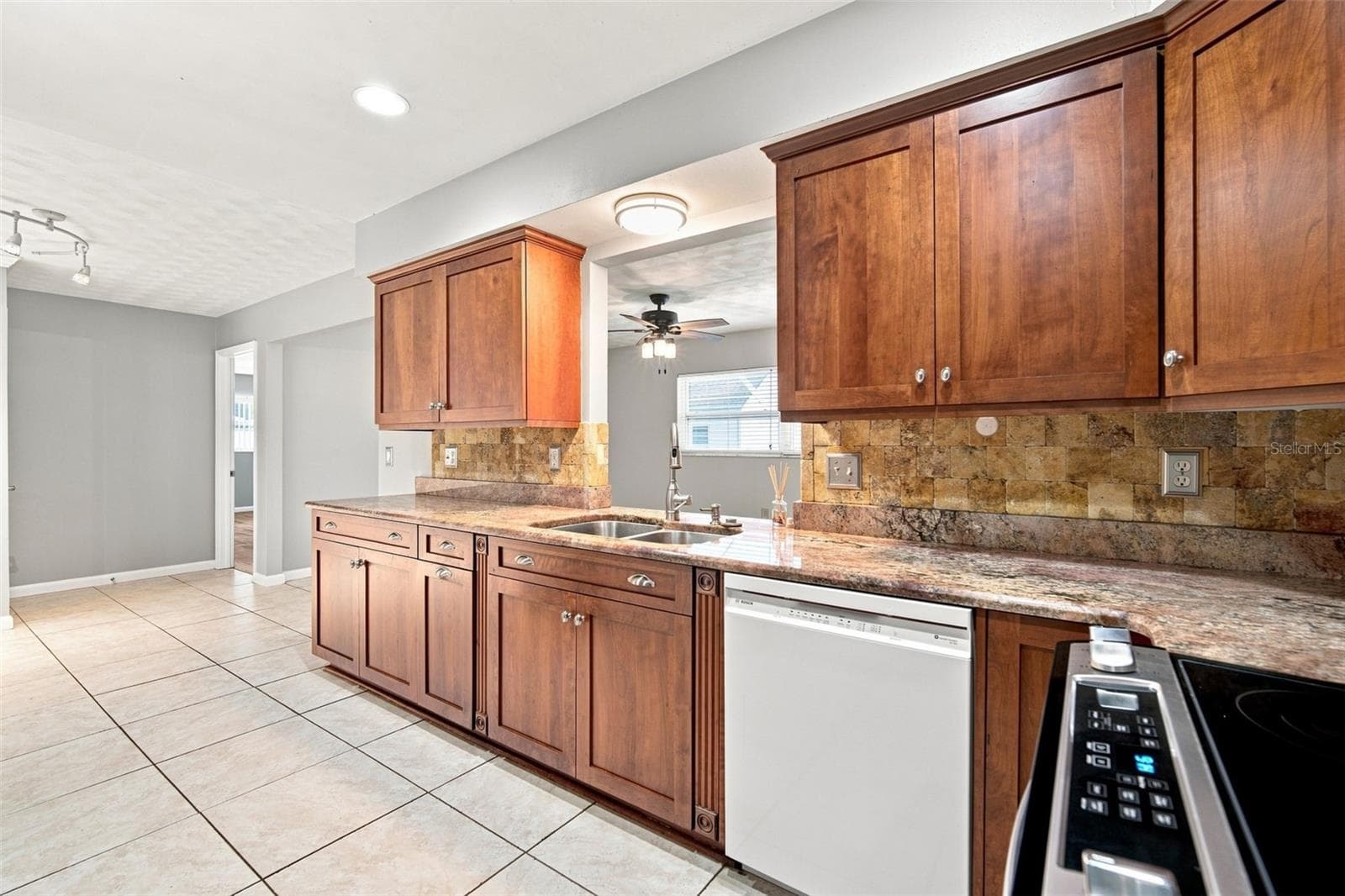 Single Family Residence at 526 S LARRY CIR, BRANDON, photo 10 of 46