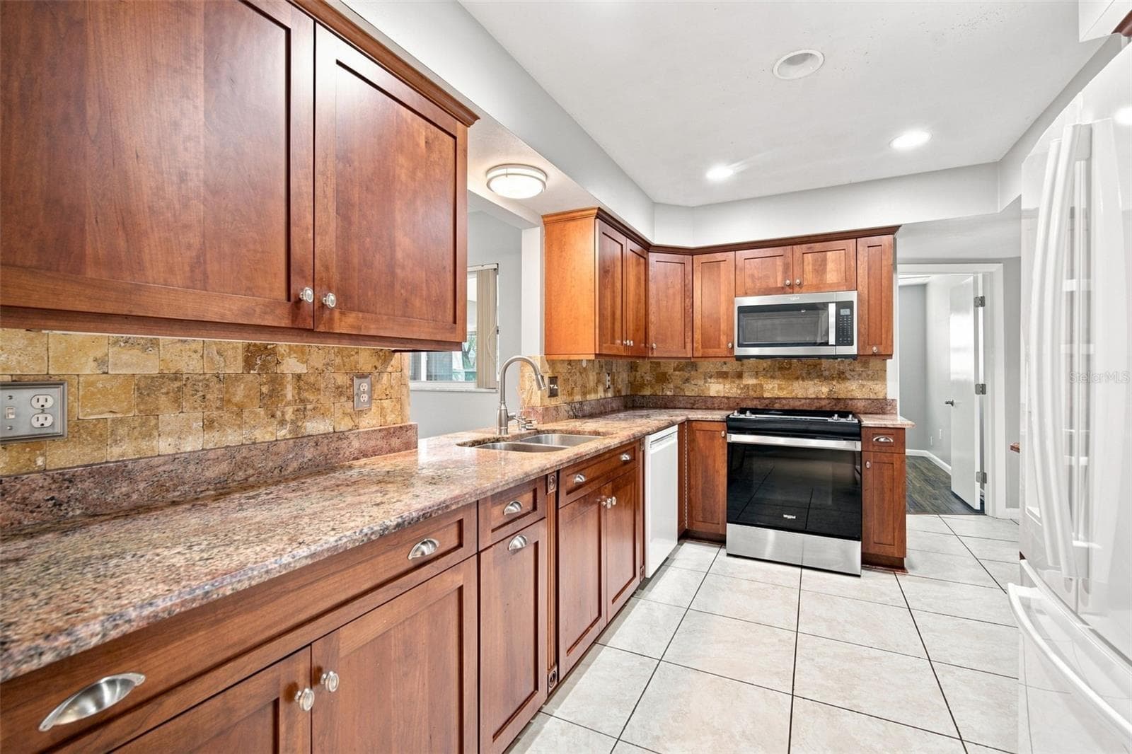 Single Family Residence at 526 S LARRY CIR, BRANDON, photo 12 of 46