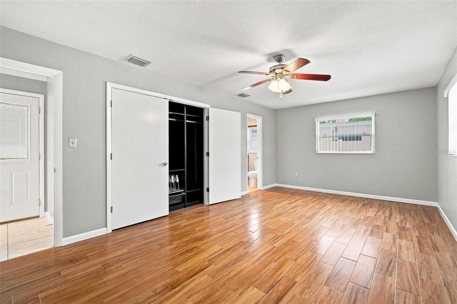 Single Family Residence at 526 S LARRY CIR, BRANDON, photo 16 of 46