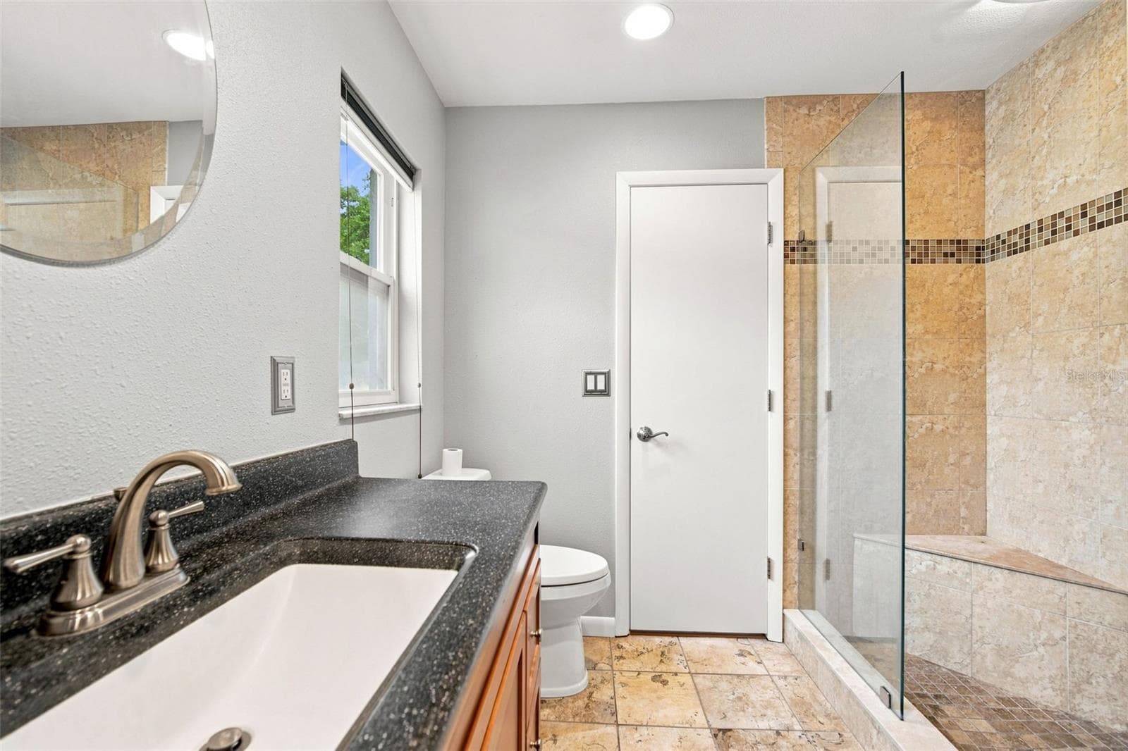Single Family Residence at 526 S LARRY CIR, BRANDON, photo 20 of 46