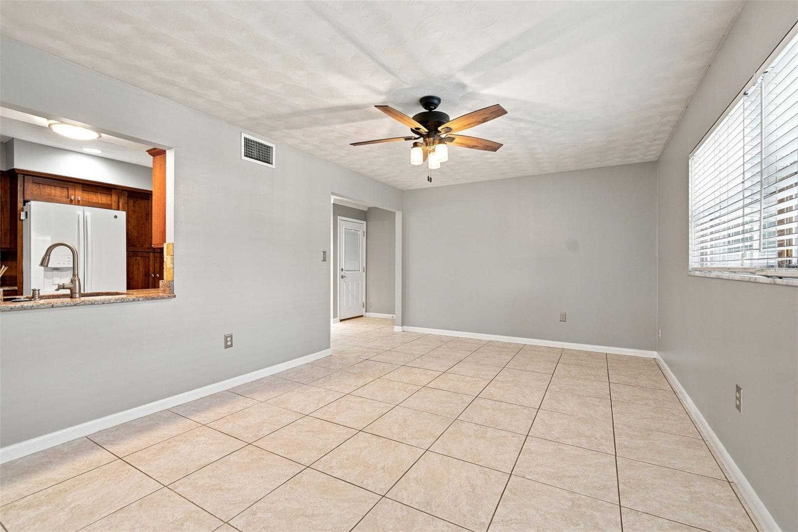 Single Family Residence at 526 S LARRY CIR, BRANDON, photo 23 of 46
