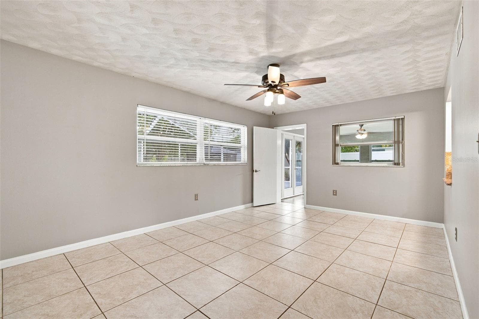 Single Family Residence at 526 S LARRY CIR, BRANDON, photo 24 of 46