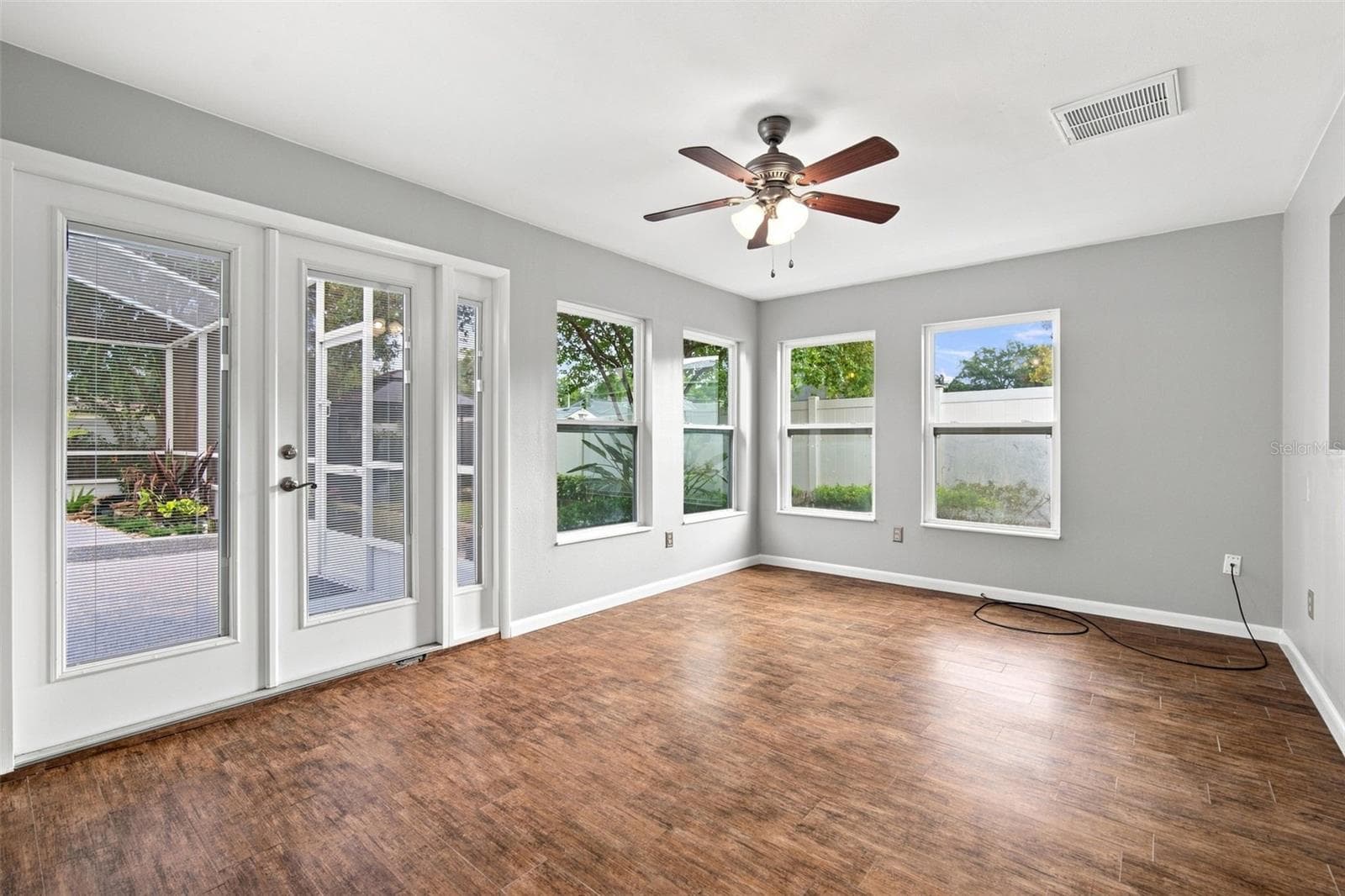 Single Family Residence at 526 S LARRY CIR, BRANDON, photo 32 of 46