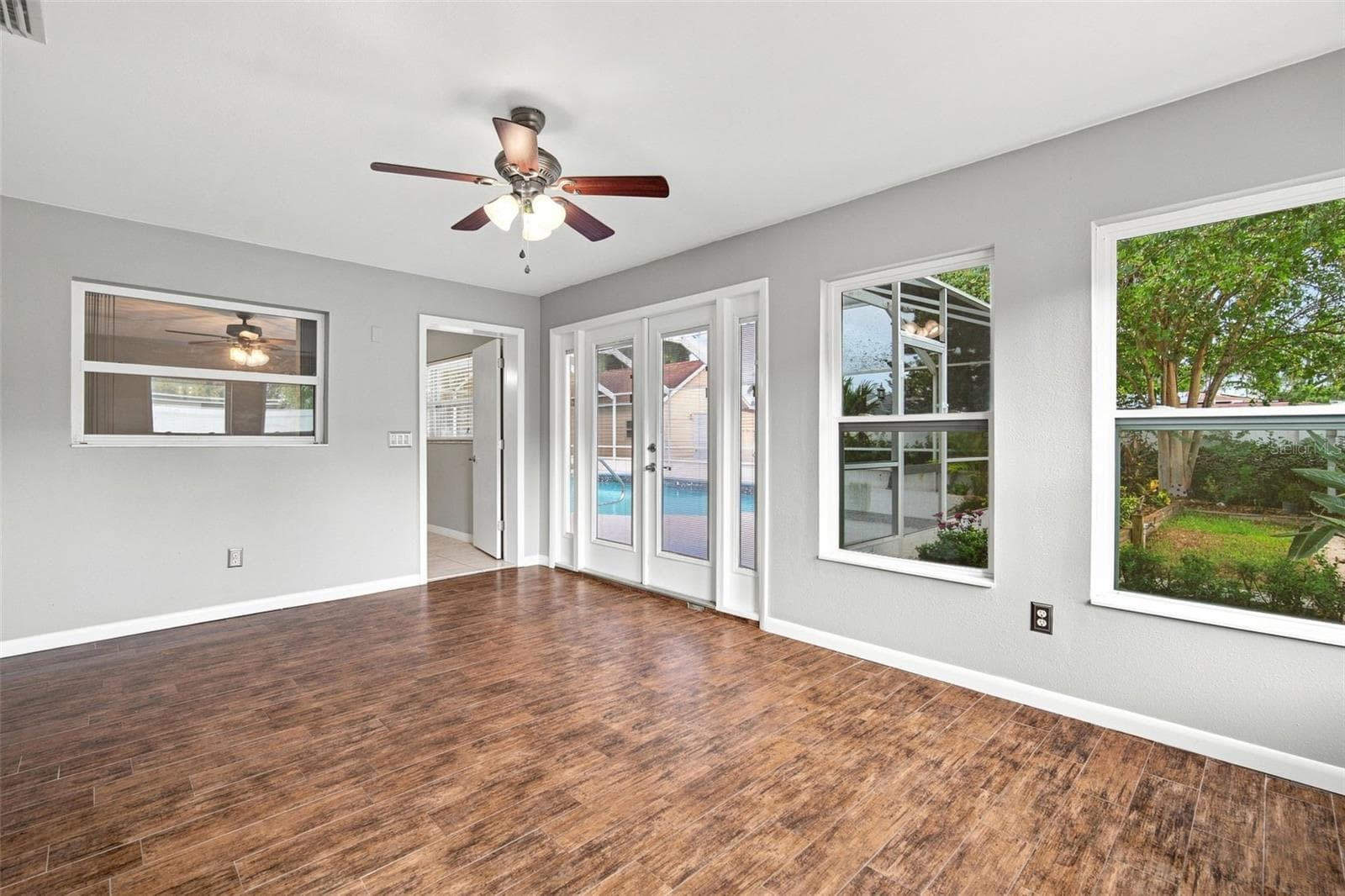 Single Family Residence at 526 S LARRY CIR, BRANDON, photo 33 of 46