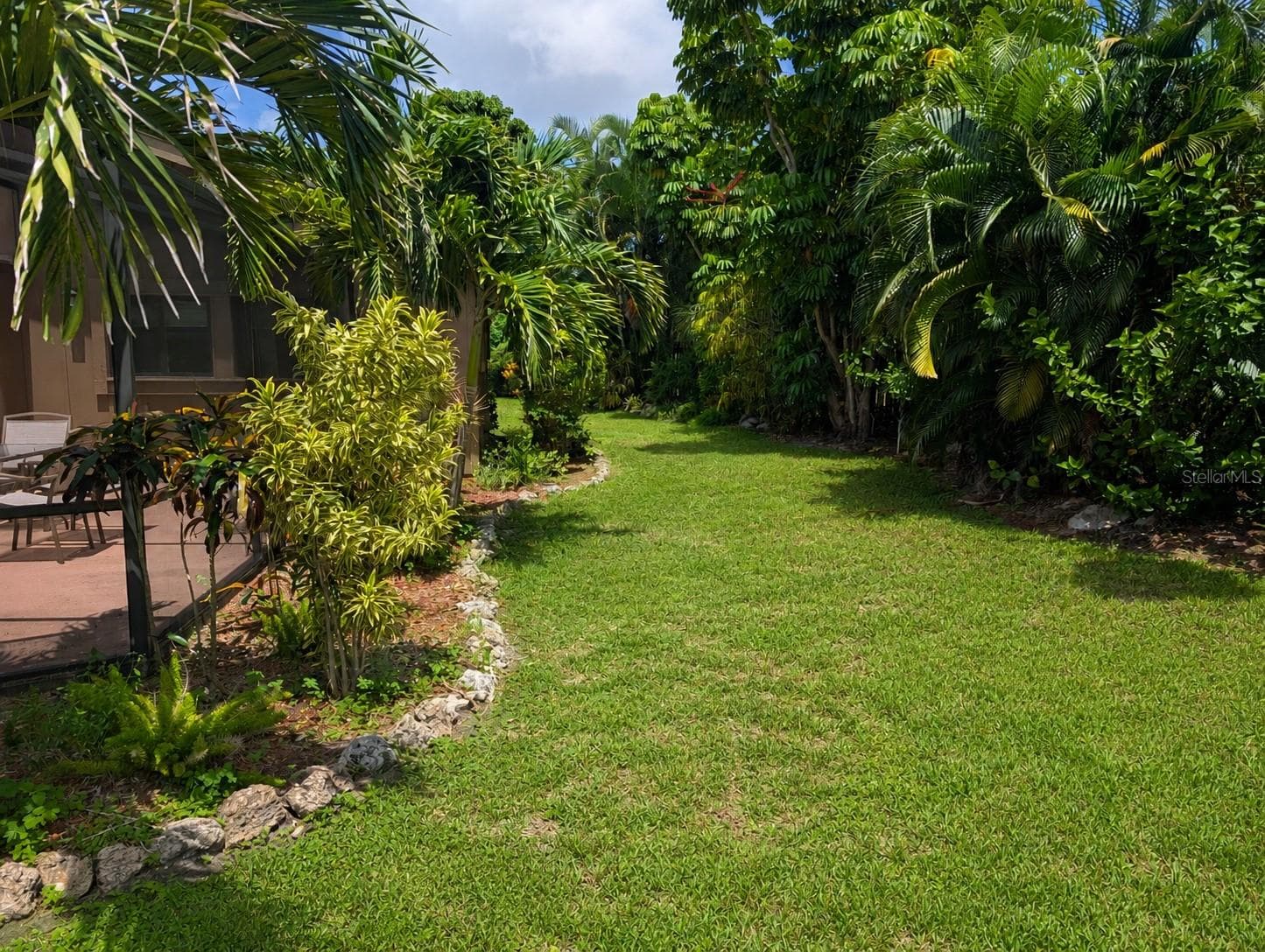 your backyard oasis - 1309 WATER OAK WAY N, BRADENTON