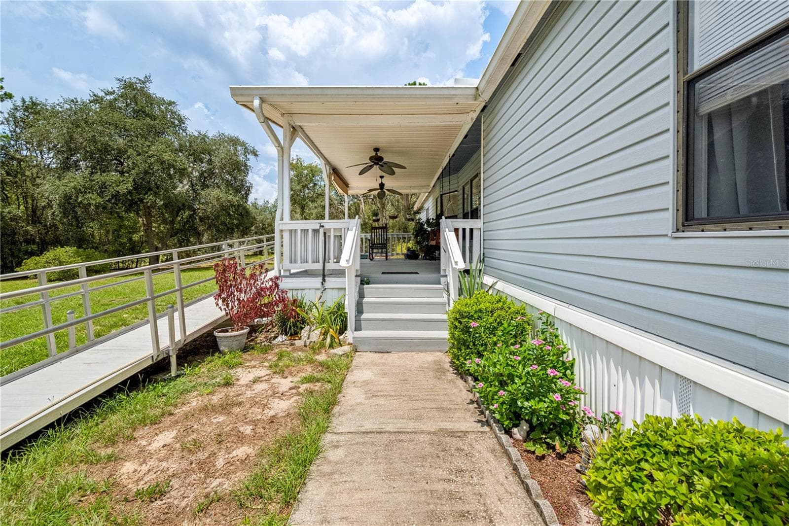 Manufactured Home at 6863 DEER SPRINGS RD, KEYSTONE HEIGHTS, photo 4 of 49
