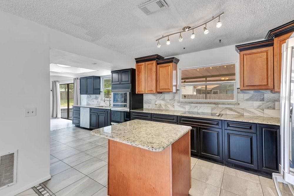Single Family Residence at 7517 QUAIL RUN CT, ORLANDO, photo 9 of 34