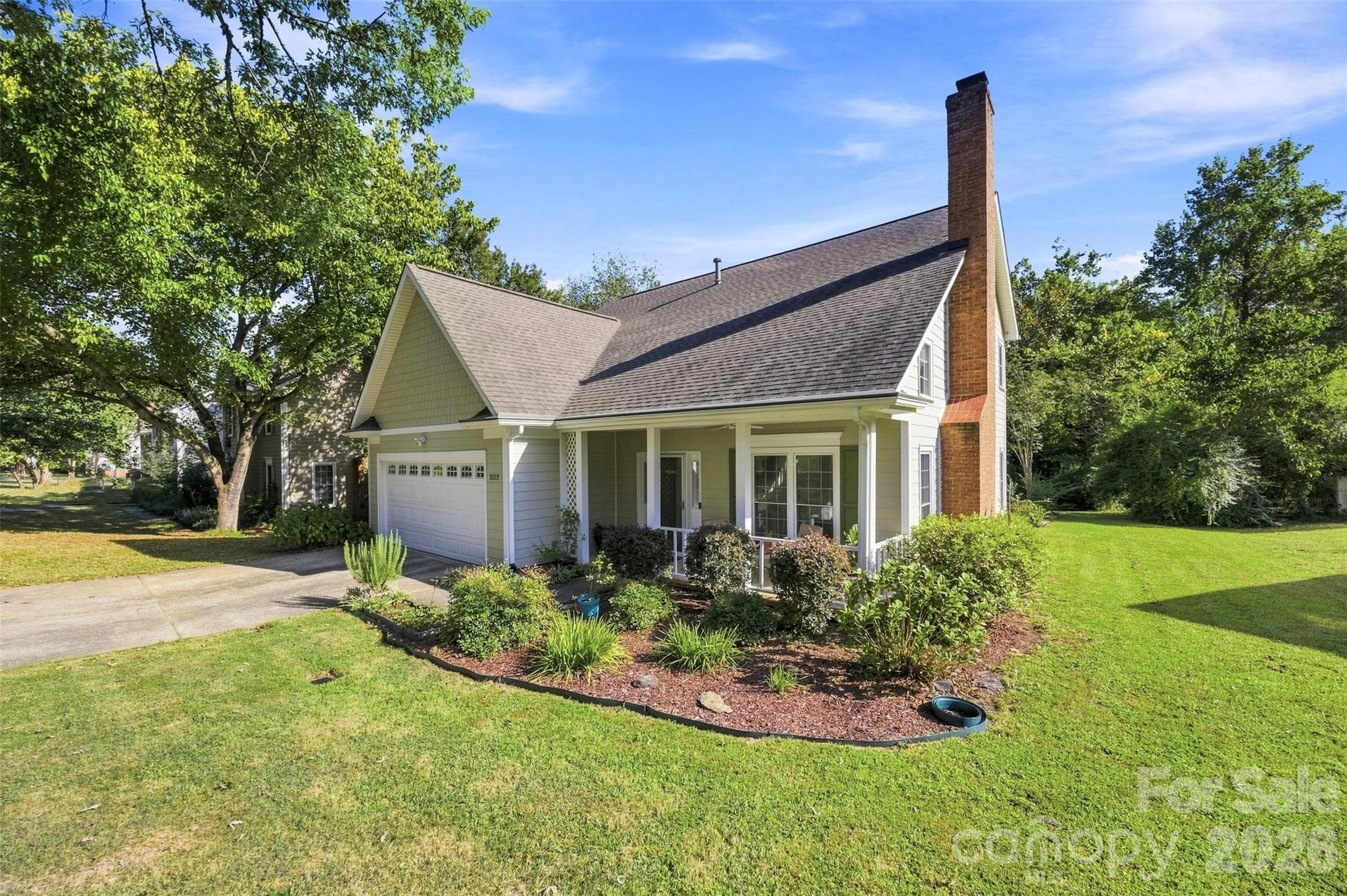 Well cared for manicured landscaping - 2112 Long Ridge Lane, Charlotte