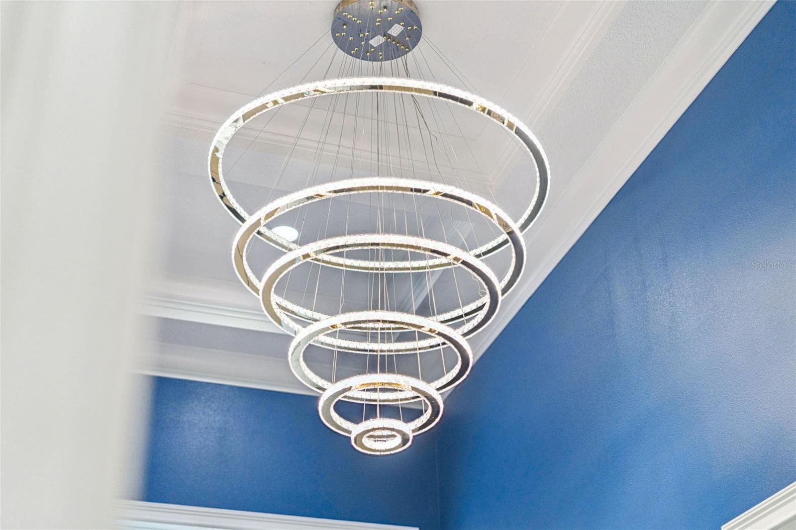 Foyer Chandelier - 1614 JEANETTE ST, APOPKA