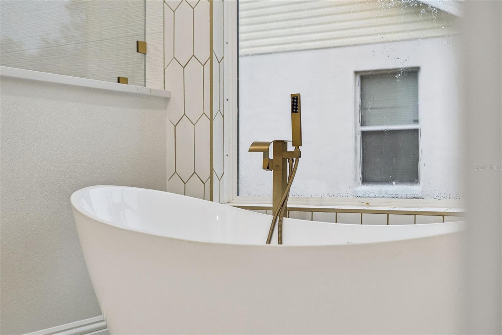 Self Standing Soaking Tub - 1614 JEANETTE ST, APOPKA