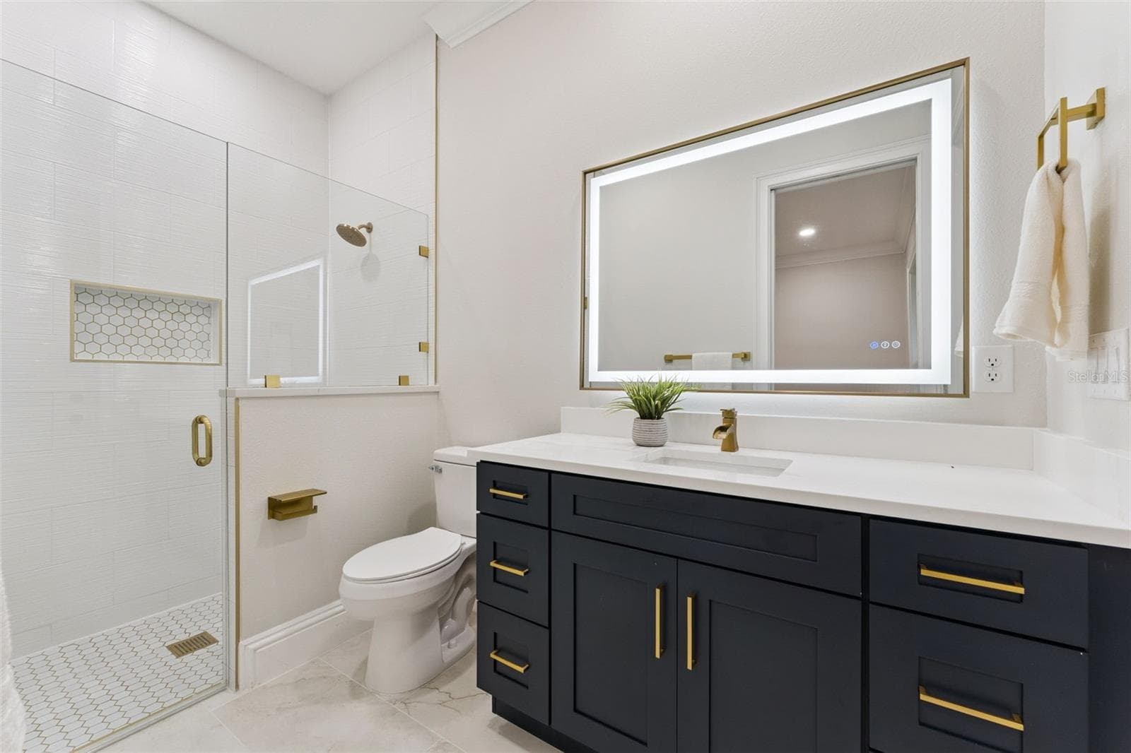 BATHROOM #2 - 1614 JEANETTE ST, APOPKA