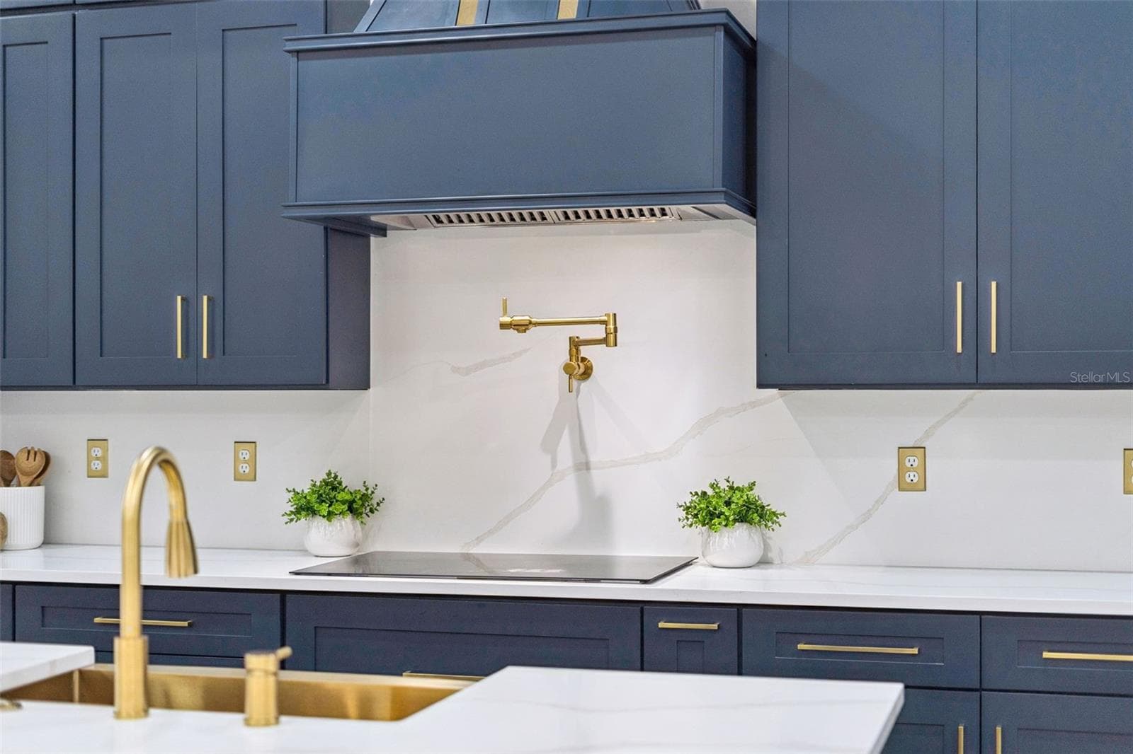 POT FILLER OVER THE COOKTOP - 1614 JEANETTE ST, APOPKA