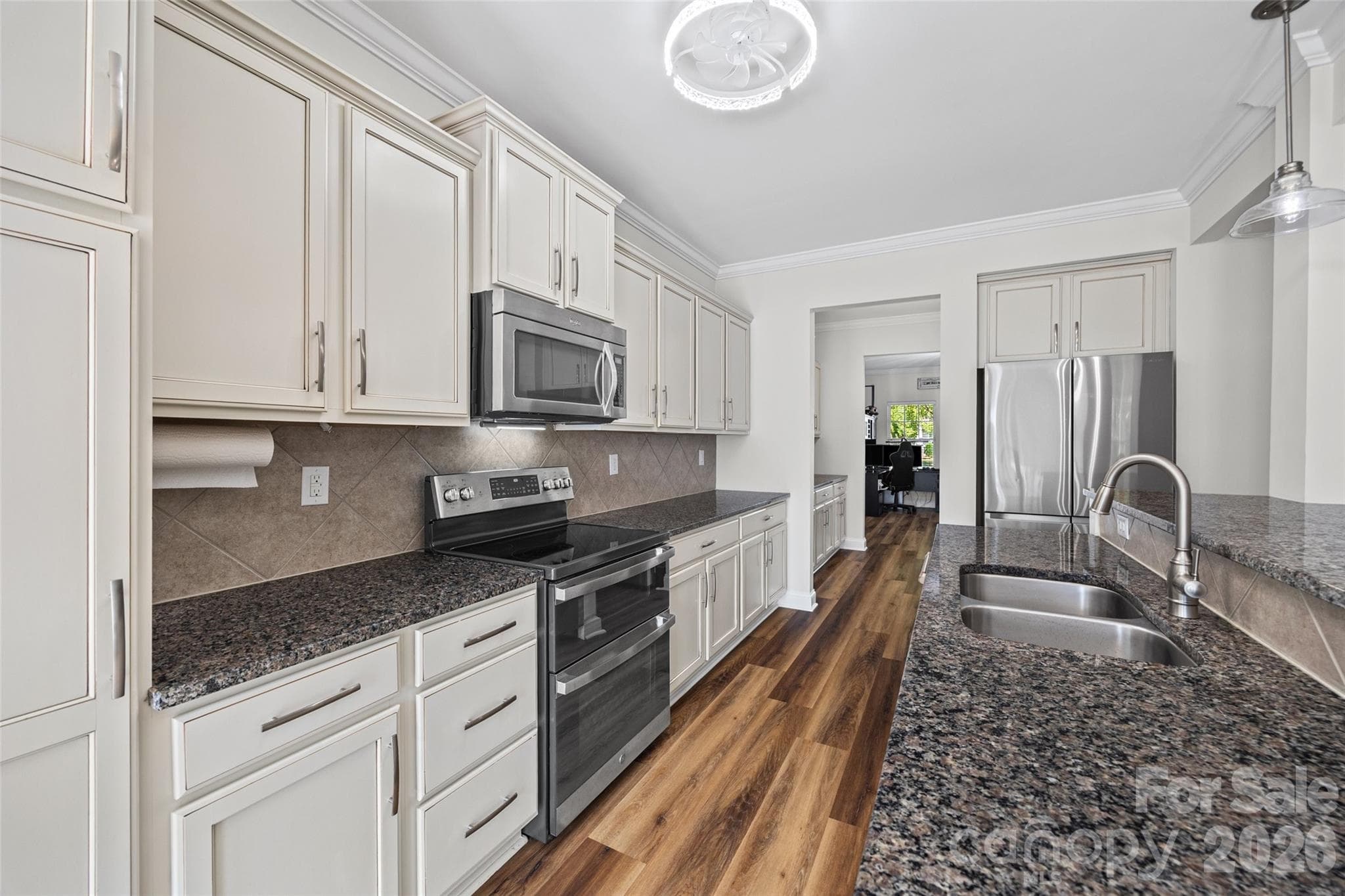 Single Family Residence at 15229 Windward Lane, Lancaster, photo 3 of 47