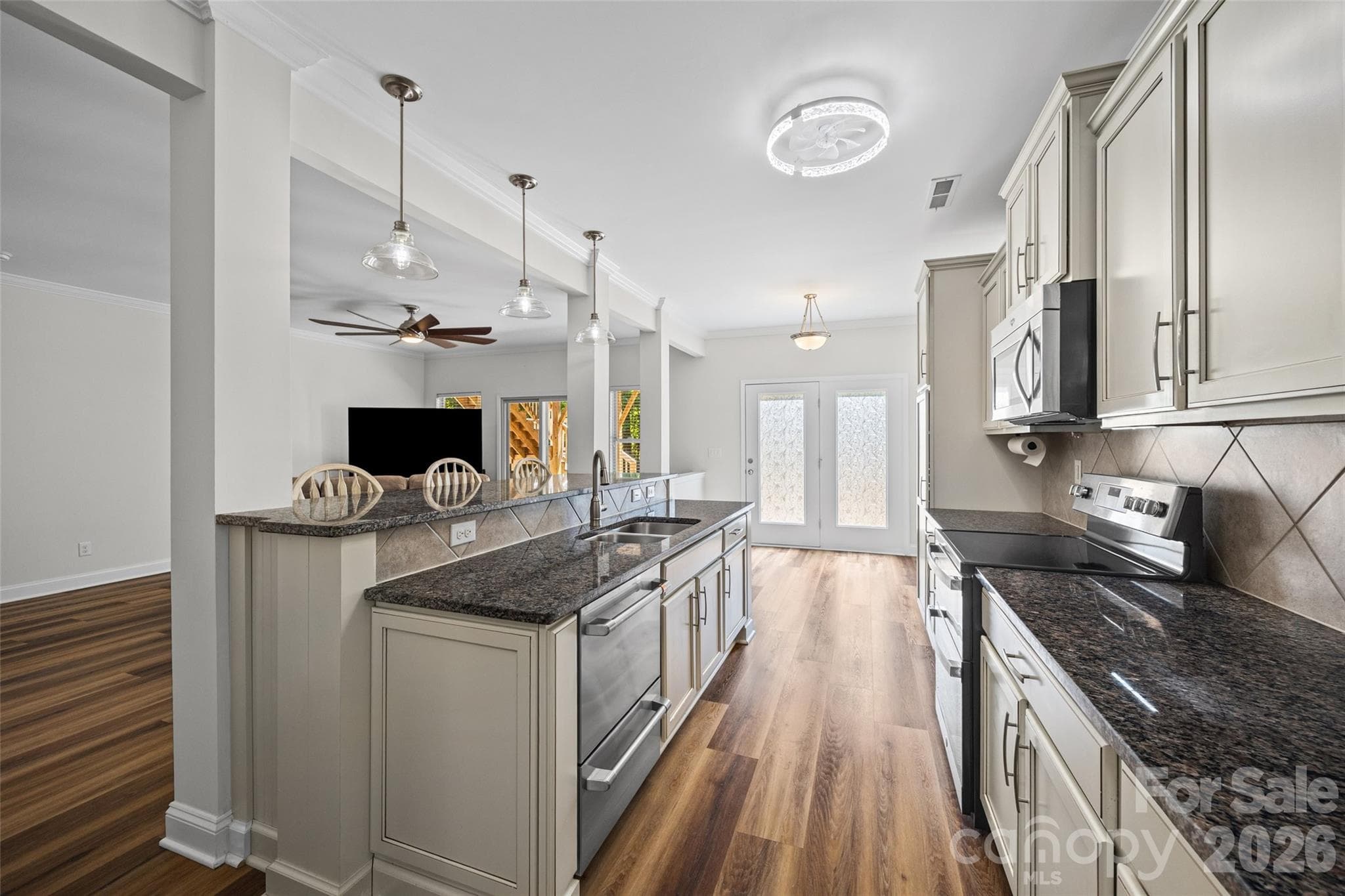 Single Family Residence at 15229 Windward Lane, Lancaster, photo 4 of 47