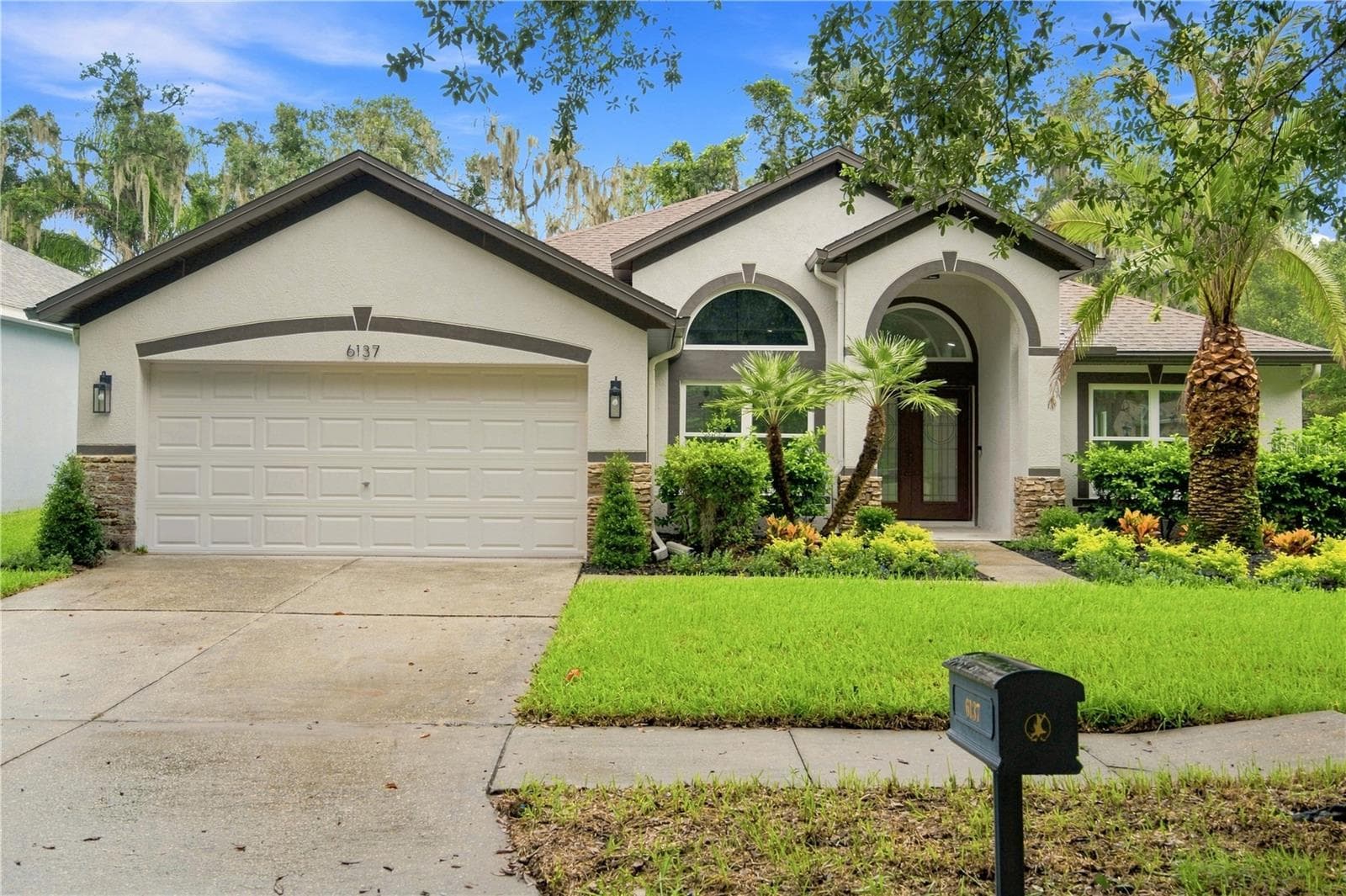 Single Family Residence at 6137 WHIMBRELWOOD DR, LITHIA, photo 2 of 45