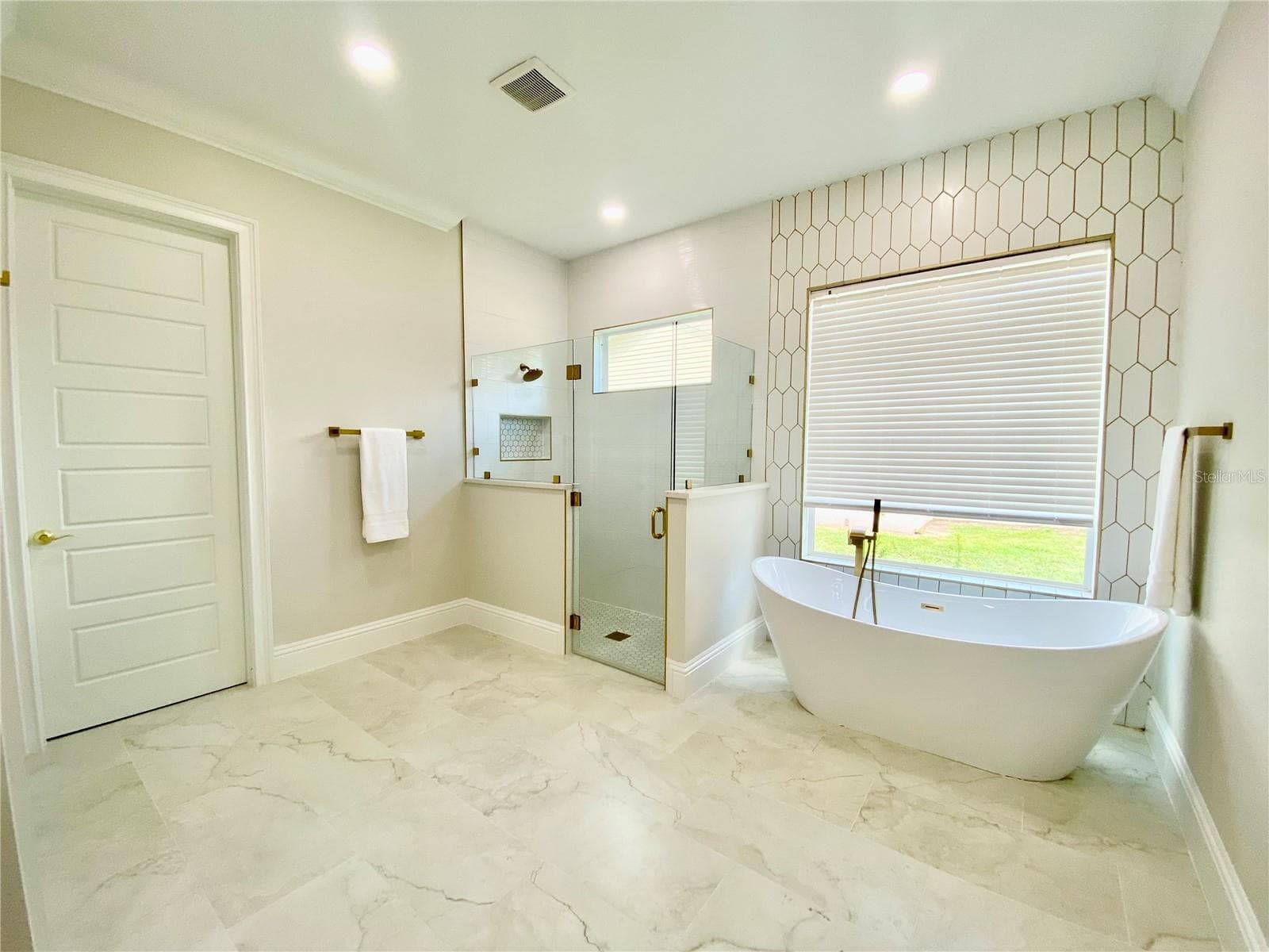 Master Bedroom Bathroom - 1614 JEANETTE ST, APOPKA
