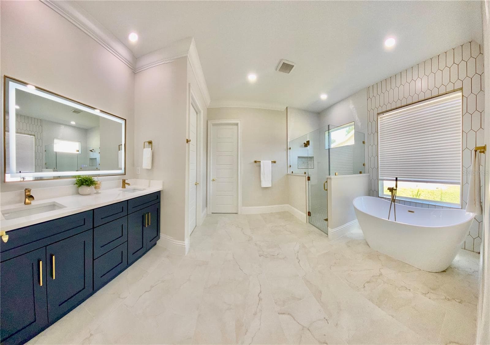 Master Bedroom Bathroom - 1614 JEANETTE ST, APOPKA