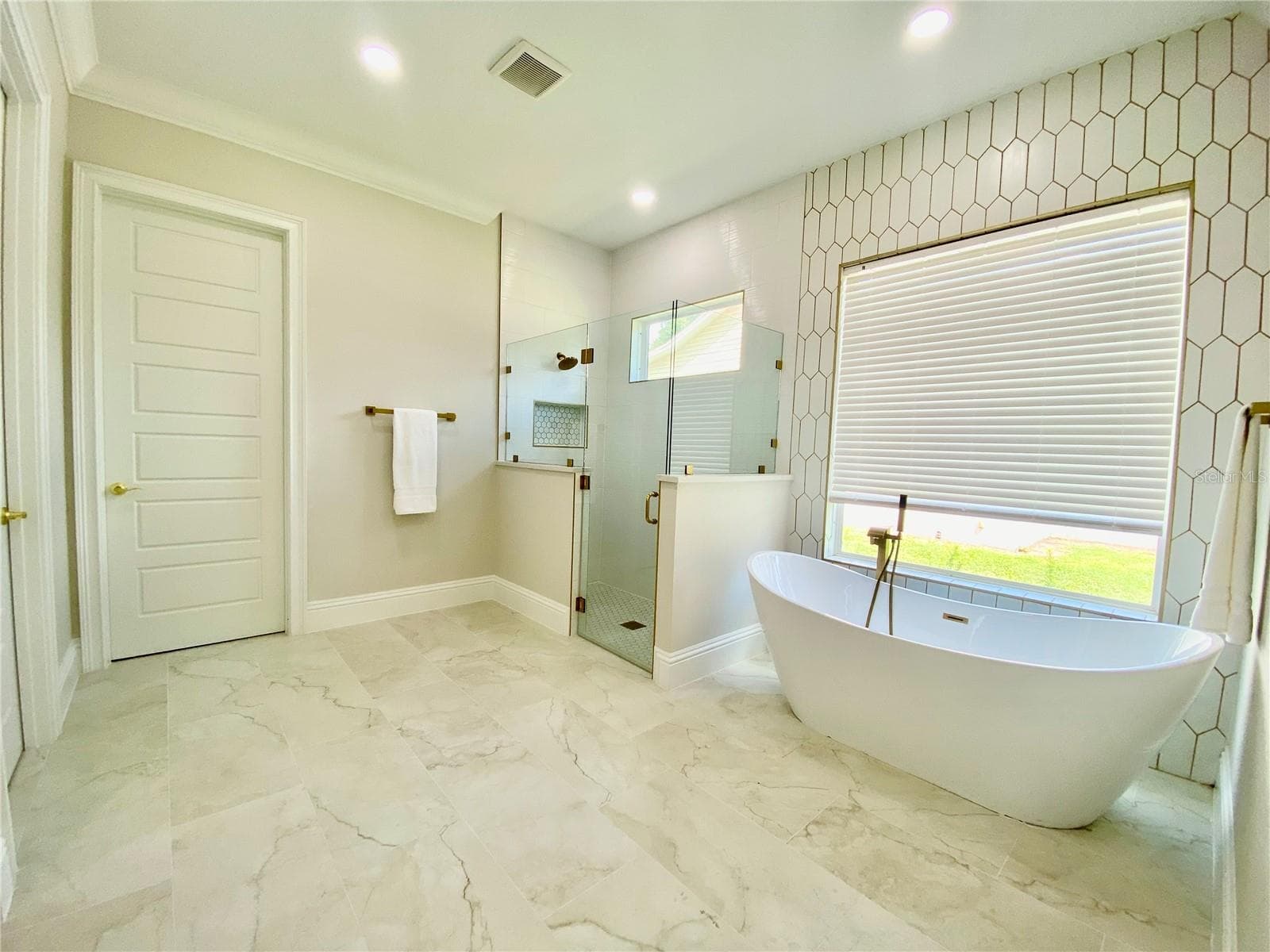 Master Suite Bathroom - 1614 JEANETTE ST, APOPKA