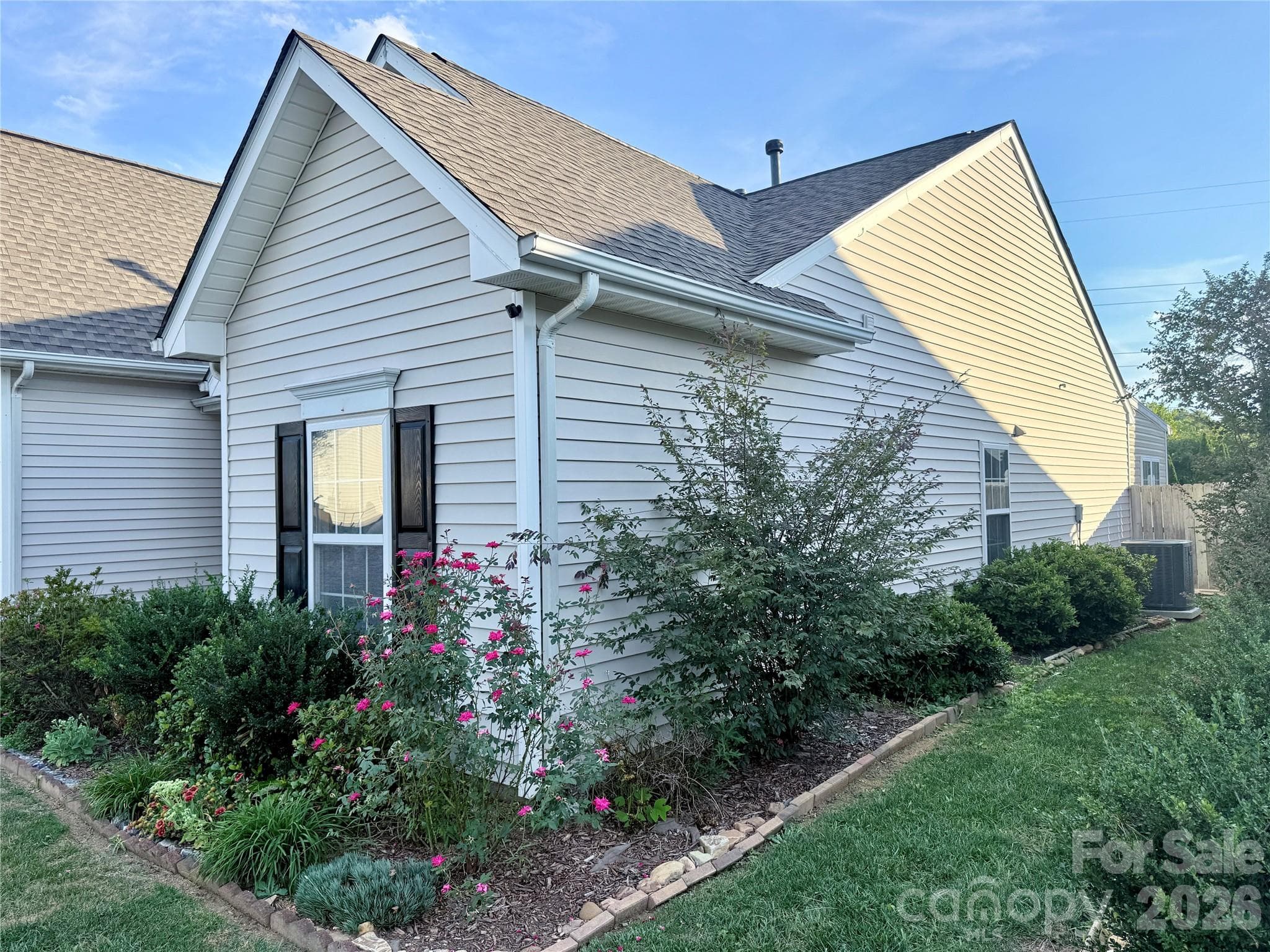 Single Family Residence at 10323 Green Hedge Avenue, Charlotte, photo 3 of 35