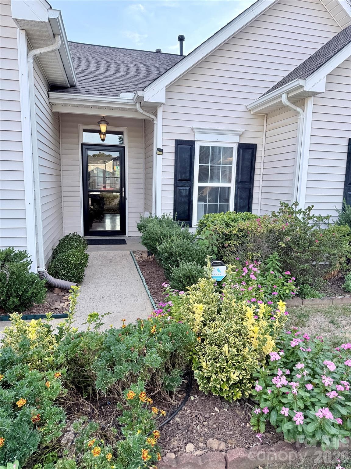 Single Family Residence at 10323 Green Hedge Avenue, Charlotte, photo 4 of 35