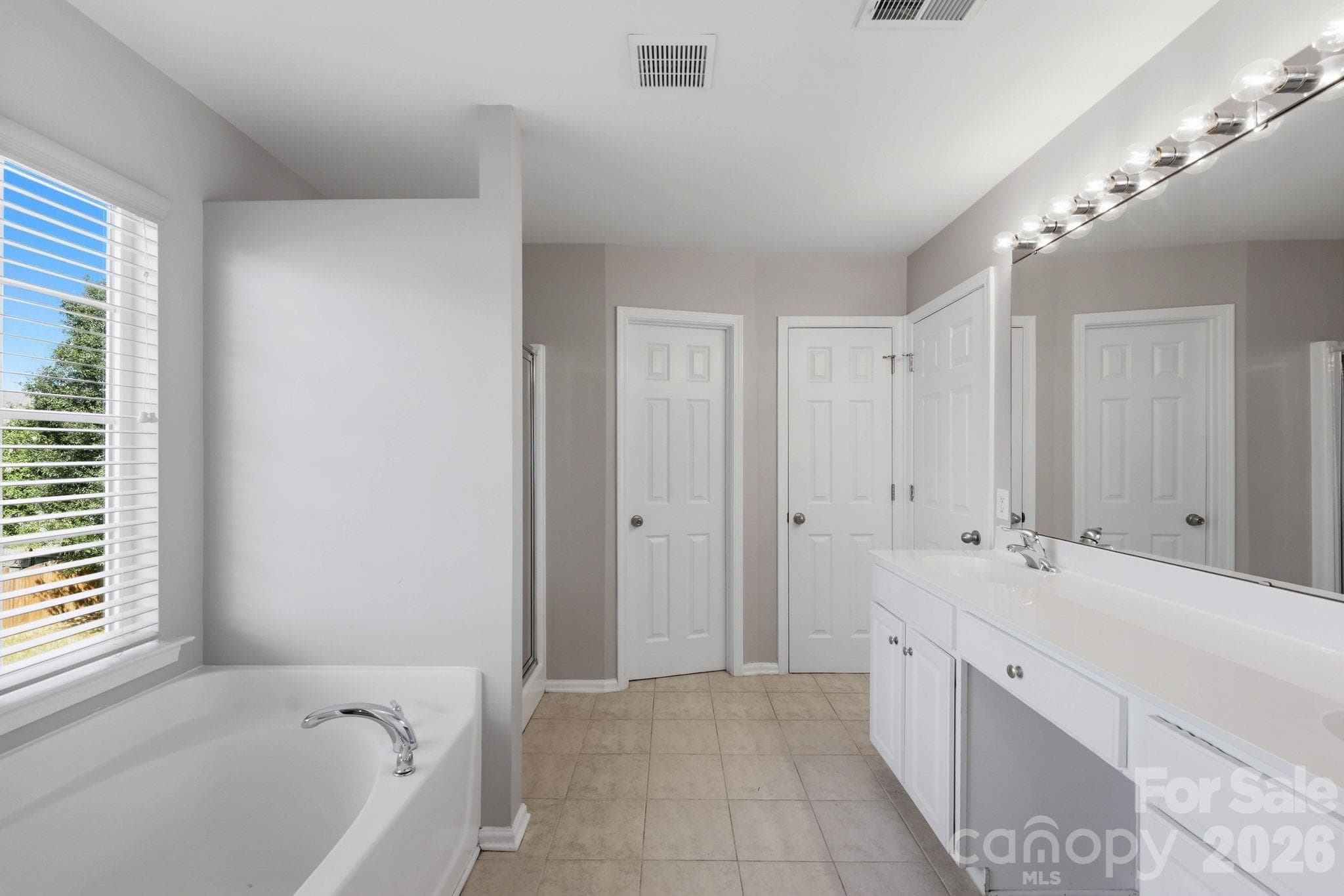 Single Family Residence at 11239 Cypress View Drive, Charlotte, photo 18 of 27