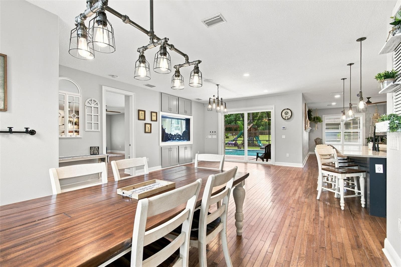 DINING ROOM WITH AQUARIUM AND POOL VIEW - 14122 CHESTERFIELD TRL, HUDSON
