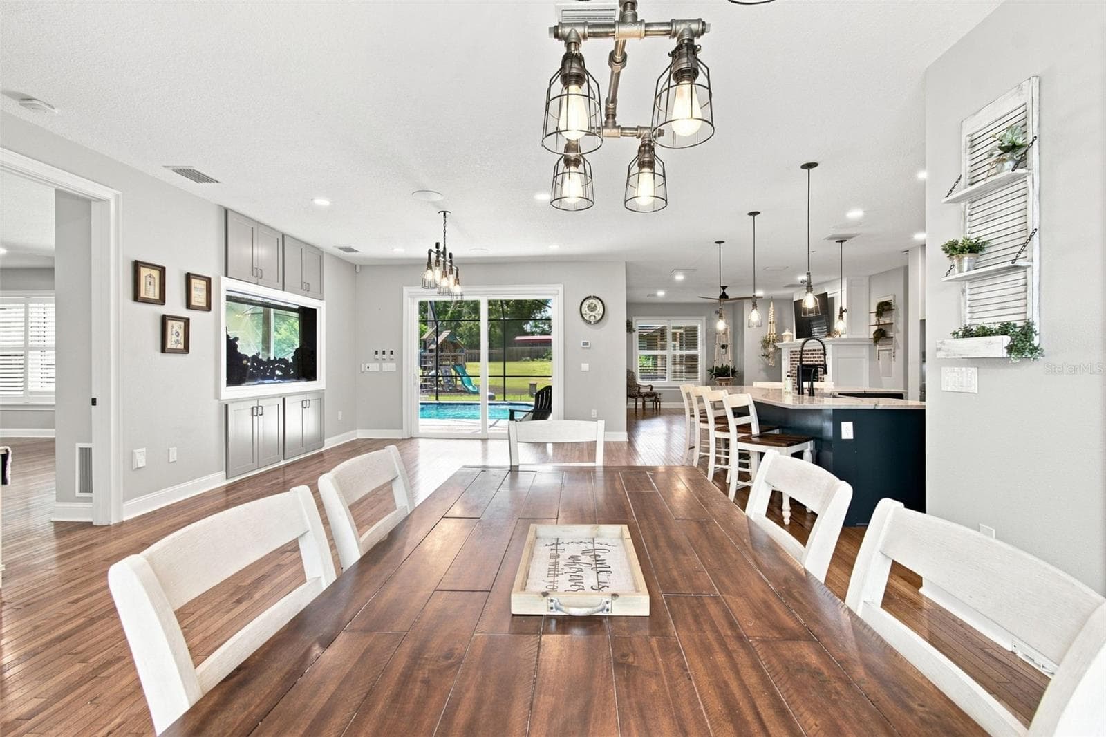 SEATING FOR SO MANY! - 14122 CHESTERFIELD TRL, HUDSON