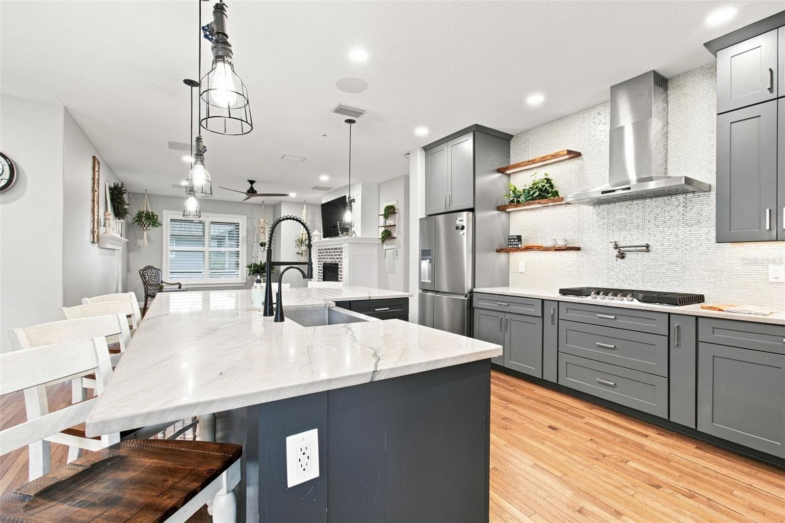 GOURMET GAS COOKTOP - 14122 CHESTERFIELD TRL, HUDSON