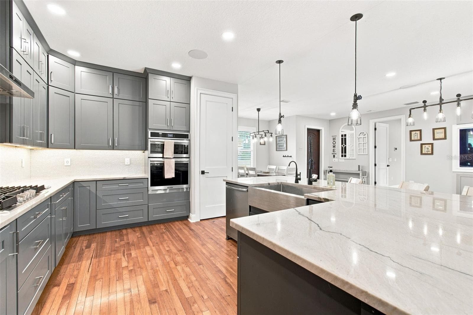 GOURMET KITCHEN WITH DOUBLE OVEN INCLUDING CONVECTION - 14122 CHESTERFIELD TRL, HUDSON