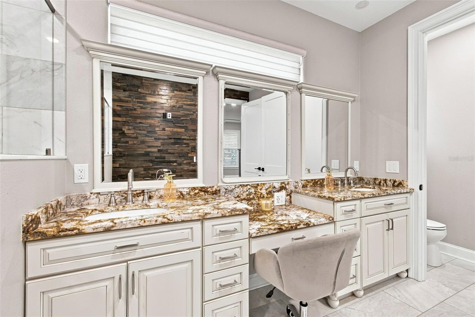 DUAL SINKS, MAKEUP VANITY AND LIGHTING - 14122 CHESTERFIELD TRL, HUDSON